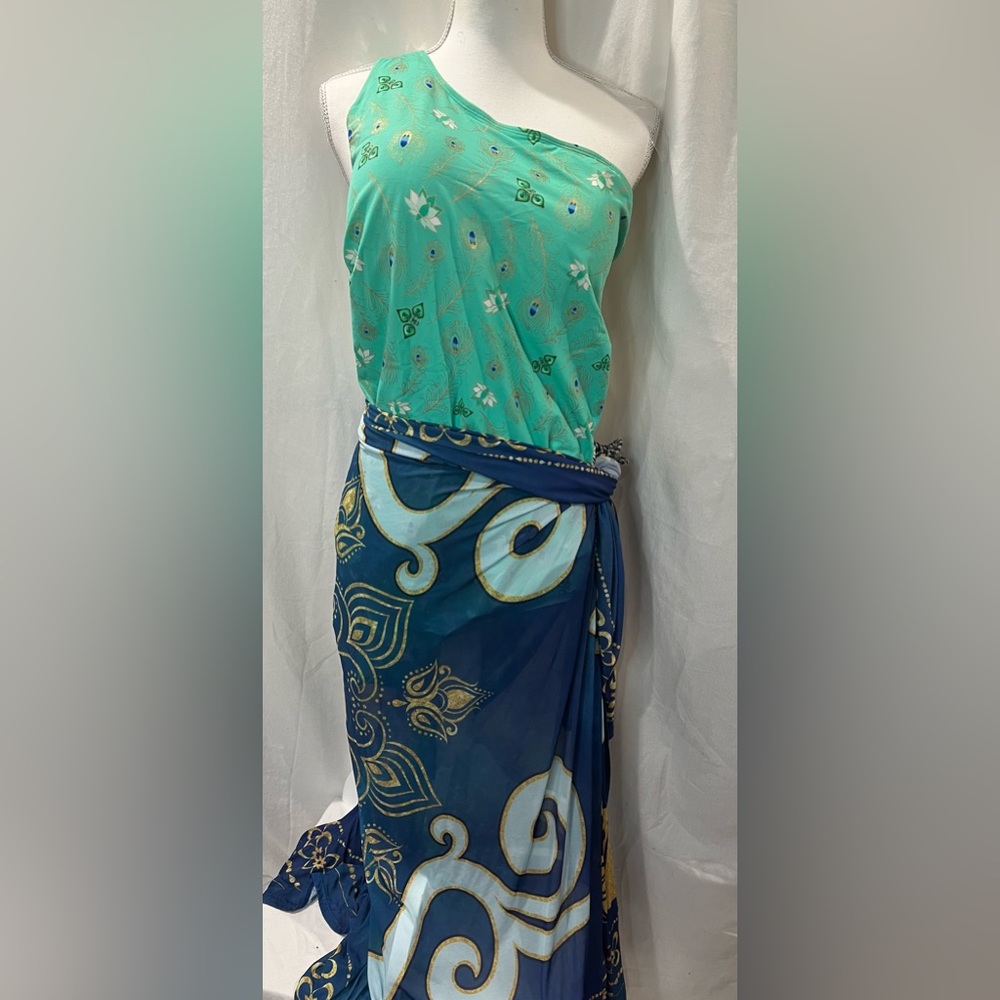 Her Universe Disney’s Aladdin Jasmine swim suit with matching sarong. 3X/OS